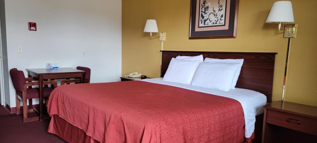 Rodeway Inn Goddard Exterior foto