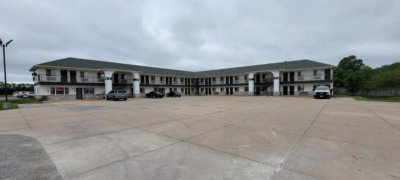Rodeway Inn Goddard Exterior foto