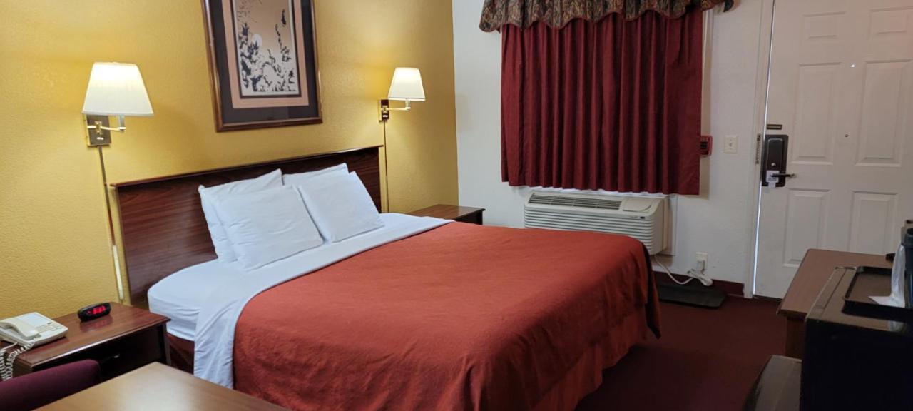 Rodeway Inn Goddard Exterior foto