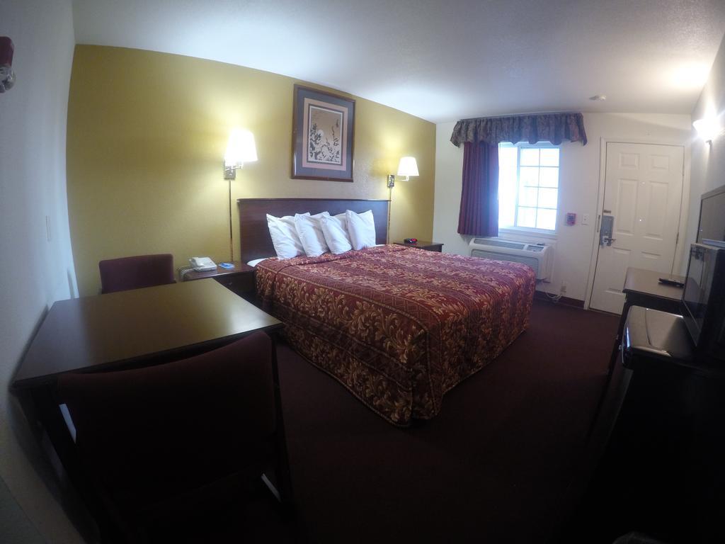 Rodeway Inn Goddard Exterior foto