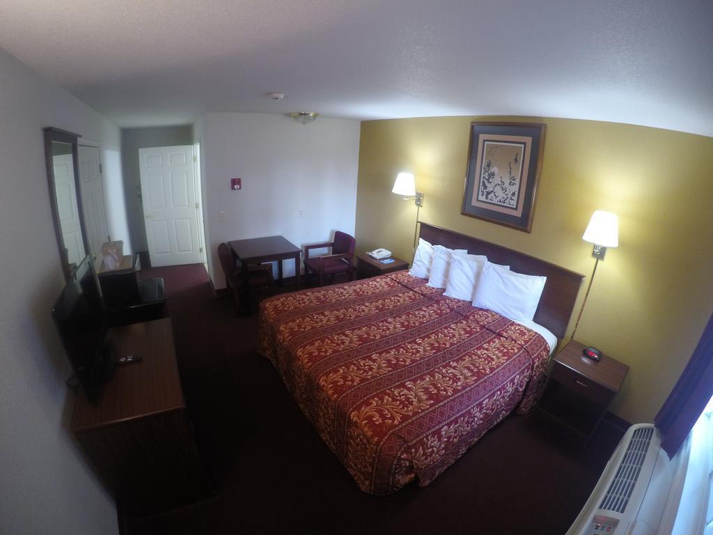 Rodeway Inn Goddard Exterior foto